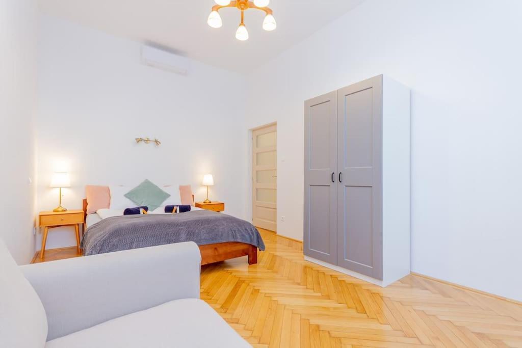 Bartok Boulevard By Nw Apartament *
